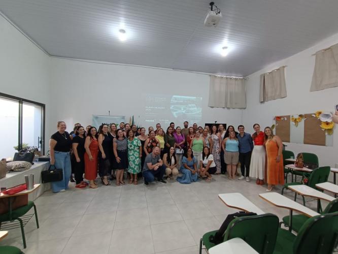 Oficina de Gestão Escolar no NRE de Paranavaí