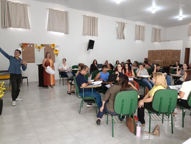Oficina de Gestão Escolar no NRE de Paranavaí