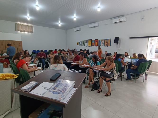 Oficina de Gestão Escolar no NRE de Paranavaí