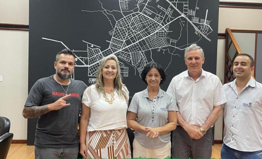 Núcleo Regional de Educação e Prefeitura Municipal de Paranavaí trabalhando juntos pela Educação de Paranavaí .